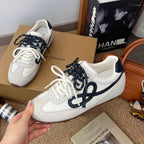 Damen Sportliche Sneaker mit modischem Obermaterial und besonderen Schnürdetails R&B