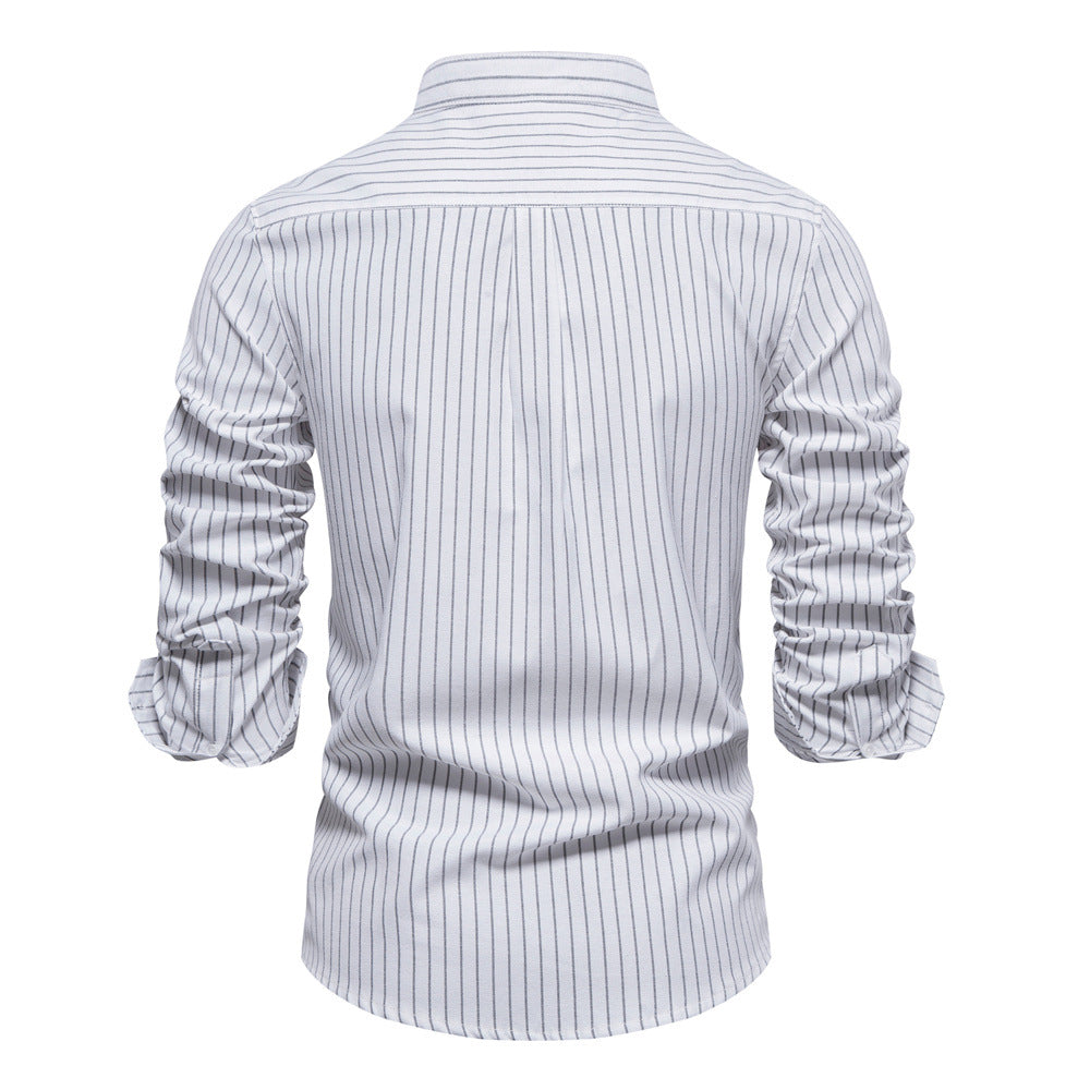 Herren gestreiftes Hemd im modischen Henley-Stil mit Brusttasche und rollbaren Ärmeln