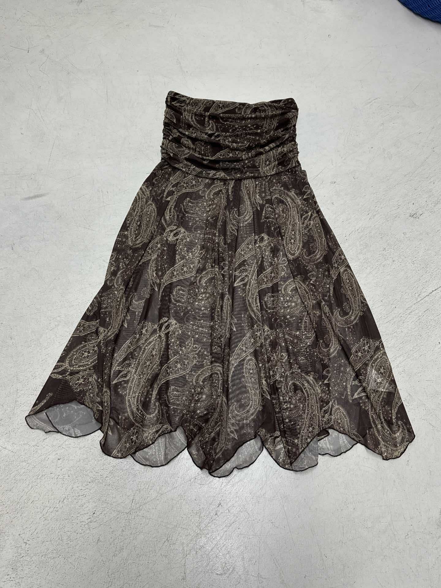 Damenrock mit asymmetrischem Saum und Paisleymuster R&B