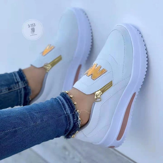 Damen Slip-On Sneaker mit goldenen Akzenten und ergonomischer Sohle R&B