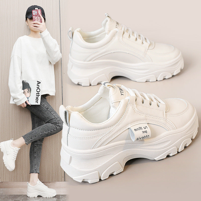 Damen Sportliche Sneakers mit robustem Profil und innovativem Design R&B