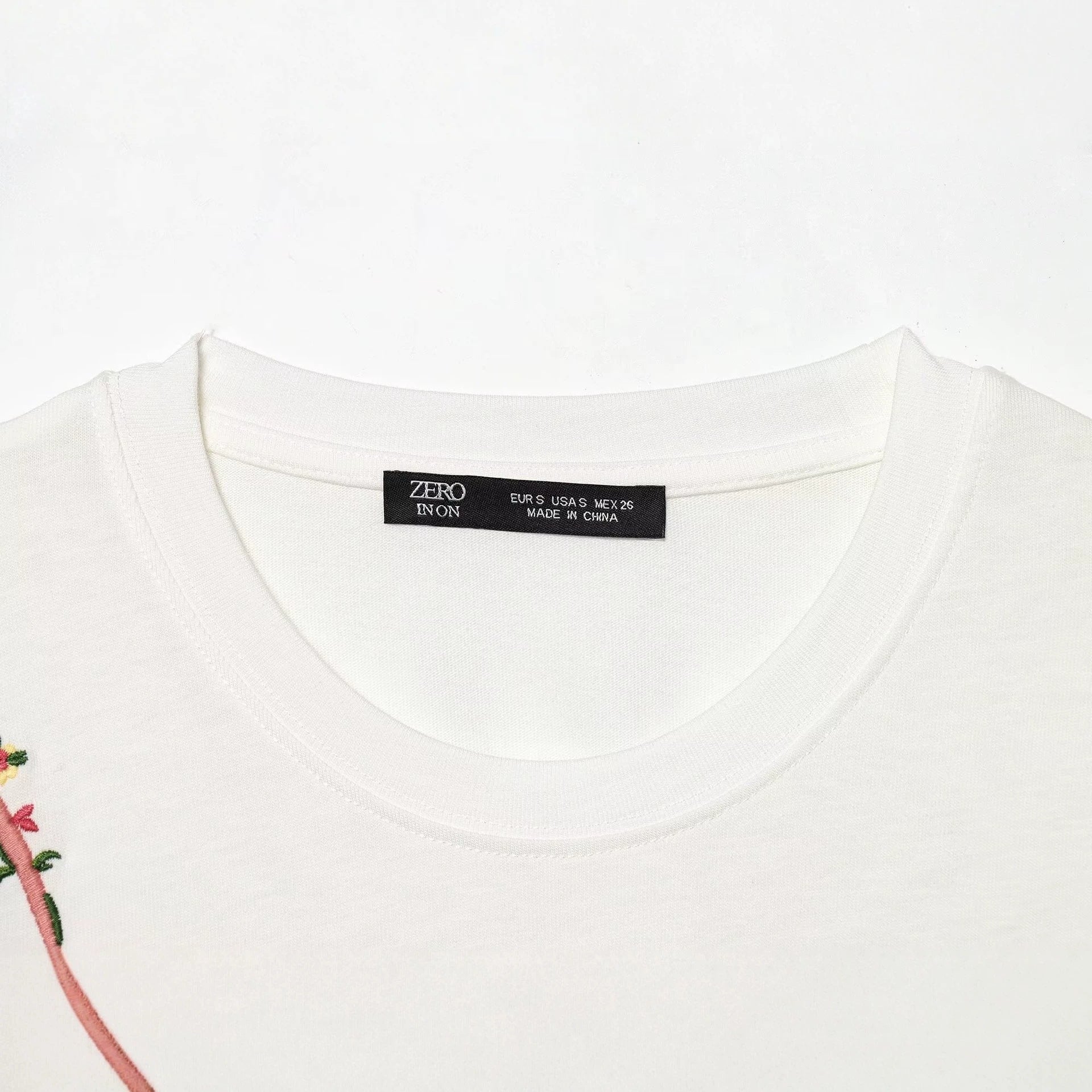 Damen T-Shirt mit feiner Stickerei und einzigartigen Drucken R&B