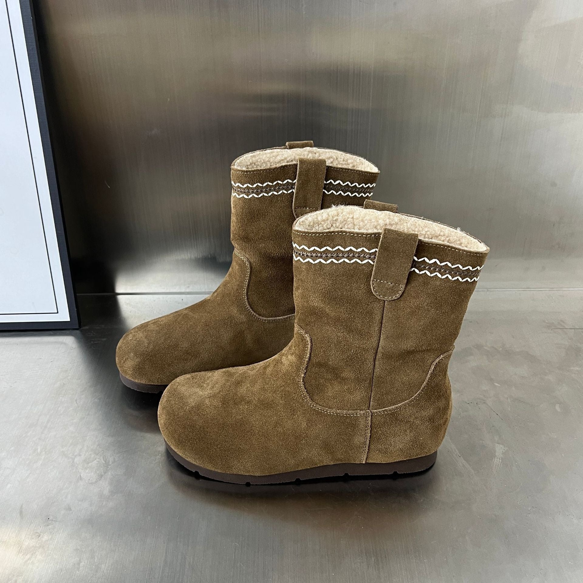 Damen Elegante Wildleder-Stiefel mit warmem Innenfutter und dekorativen Nähten R&B