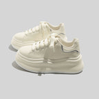 Damen Sneakers mit extrabreiter Komfortsohle und modernem Design