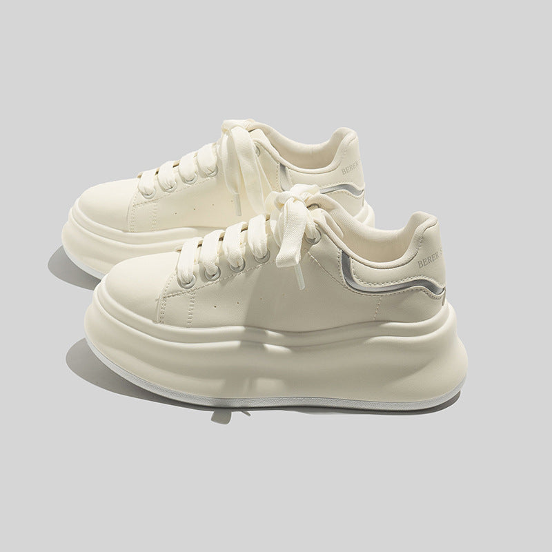Damen Sneakers mit extrabreiter Komfortsohle und modernem Design
