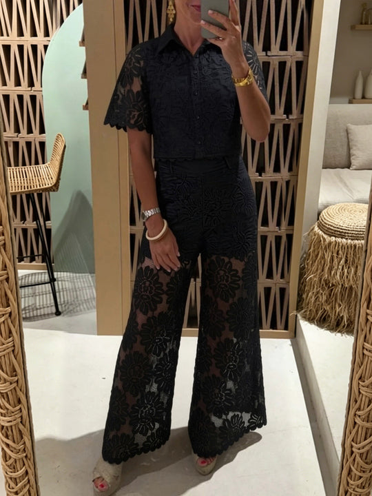 Damen nan elegante Spitzenkombination mit kurzärmeliger Hemdbluse, Muschelsaum und taillierter Palazzohose mit Bindegürtel R&B