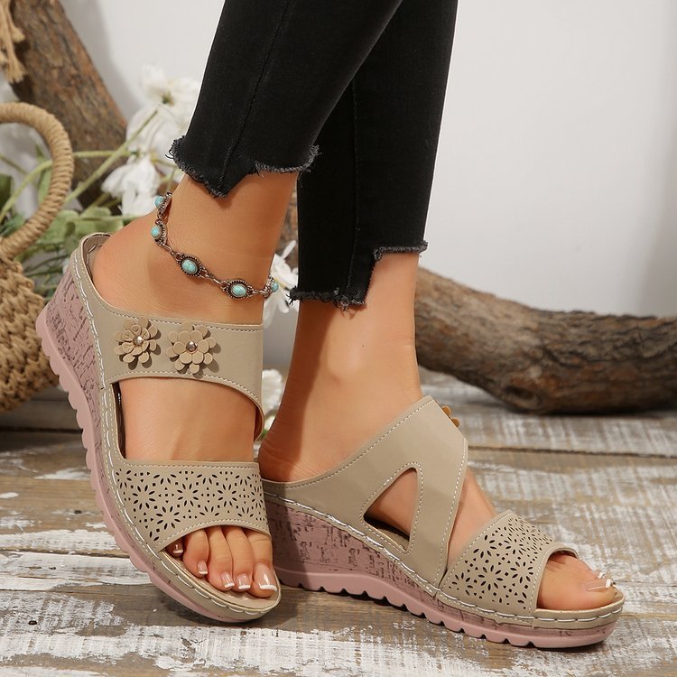 Damen Komfortable Sandalen mit floraler Perforation und ergonomischem Fußbett R&B