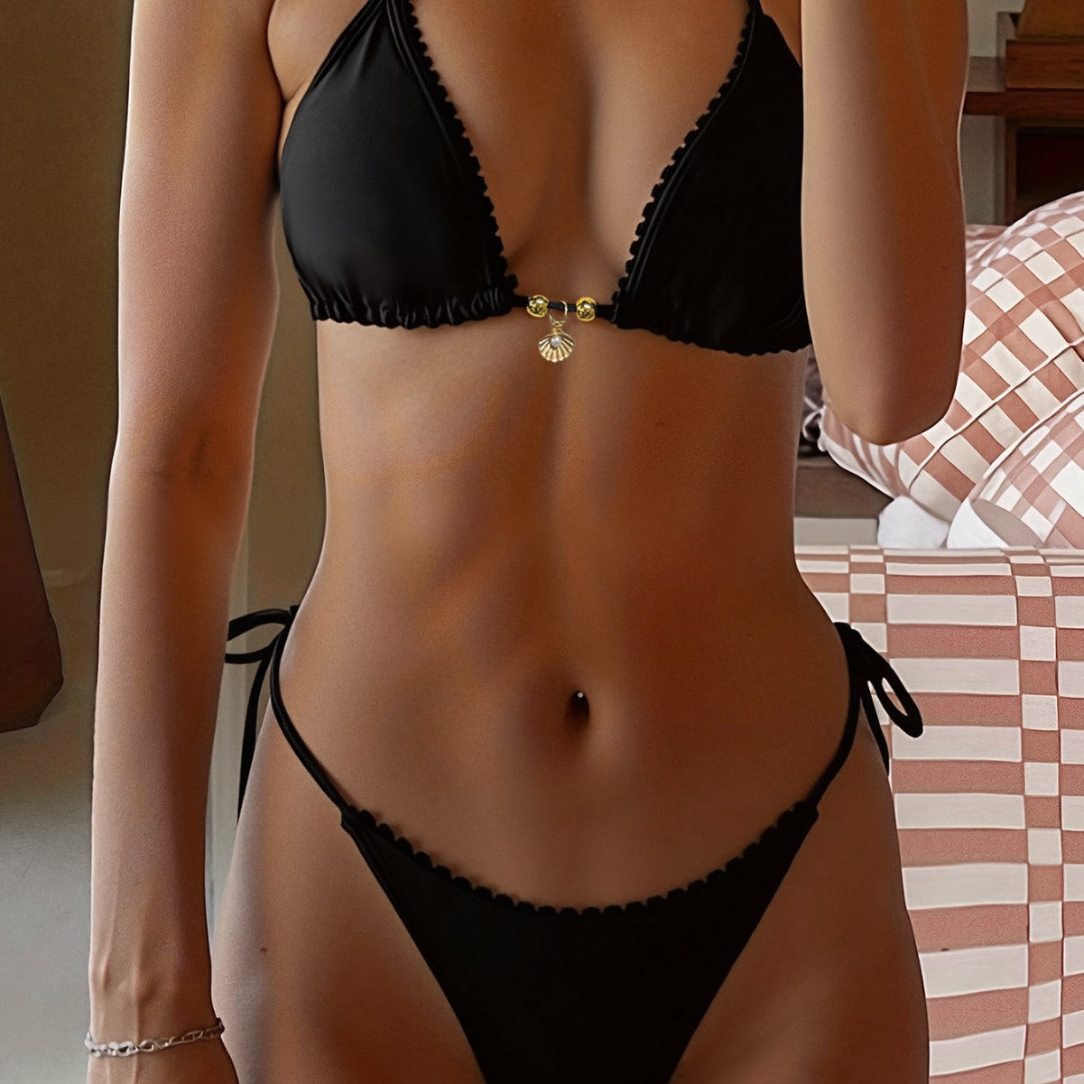 Damen Triangel-Bikini mit dekorativen Trägern und goldenen Akzenten R&B