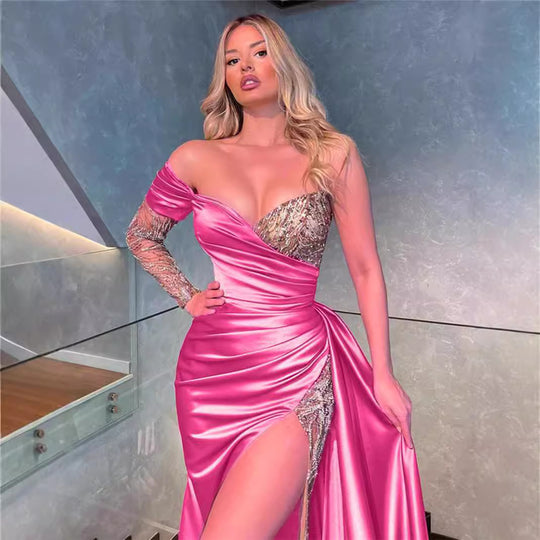 Damen Glamouröses Abendkleid mit schimmernden Pailletten und hohem Schlitz R&B