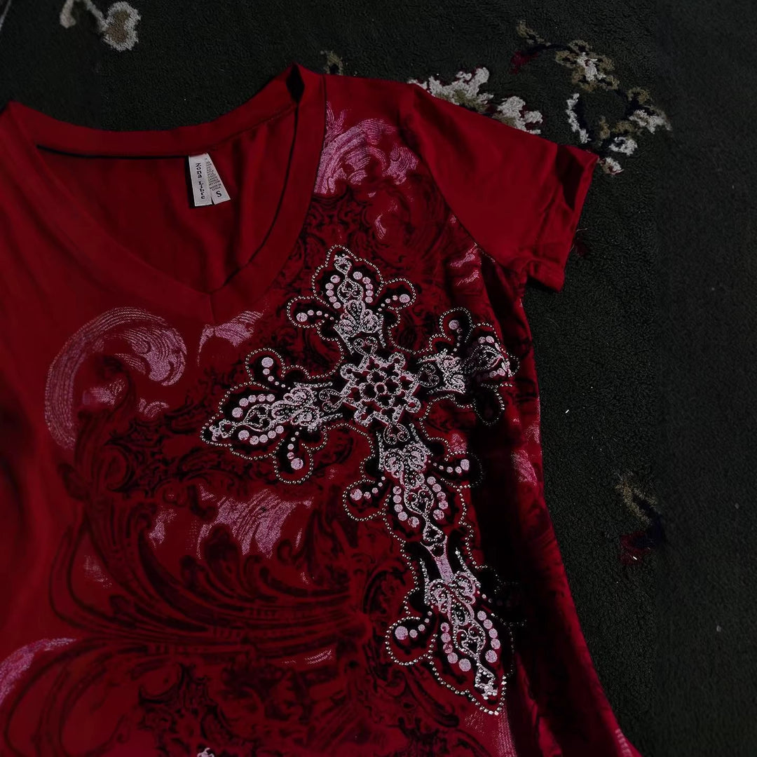 Damen T-Shirt mit dekorativem Kreuzdesign und floralen Akzenten R&B