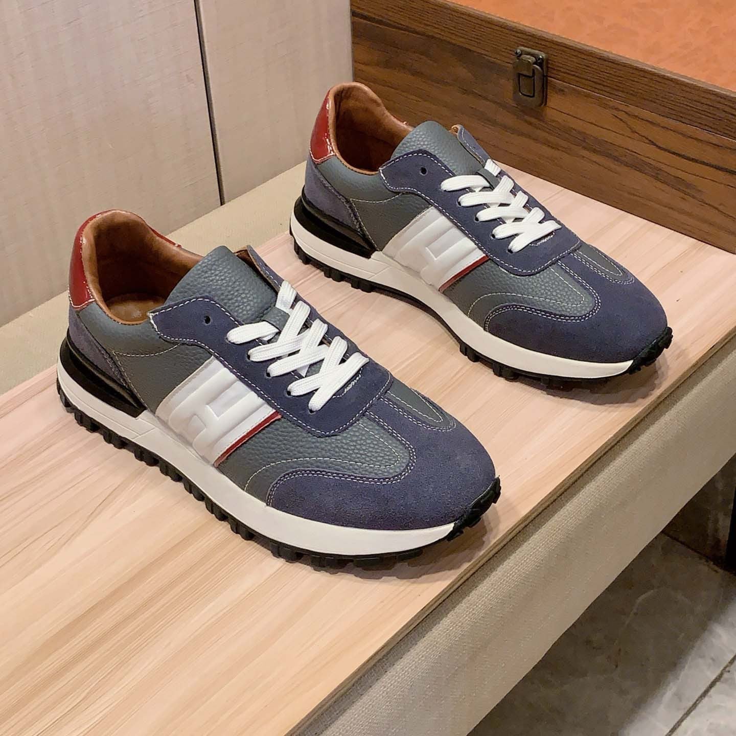 Damen Sportliche Sneakers mit hochwertiger Textilstruktur und rutschfester Sohle R&B