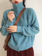 Damen Strickjacke mit hoch geschlossenem Kragen und dekorativen Knöpfen R&B