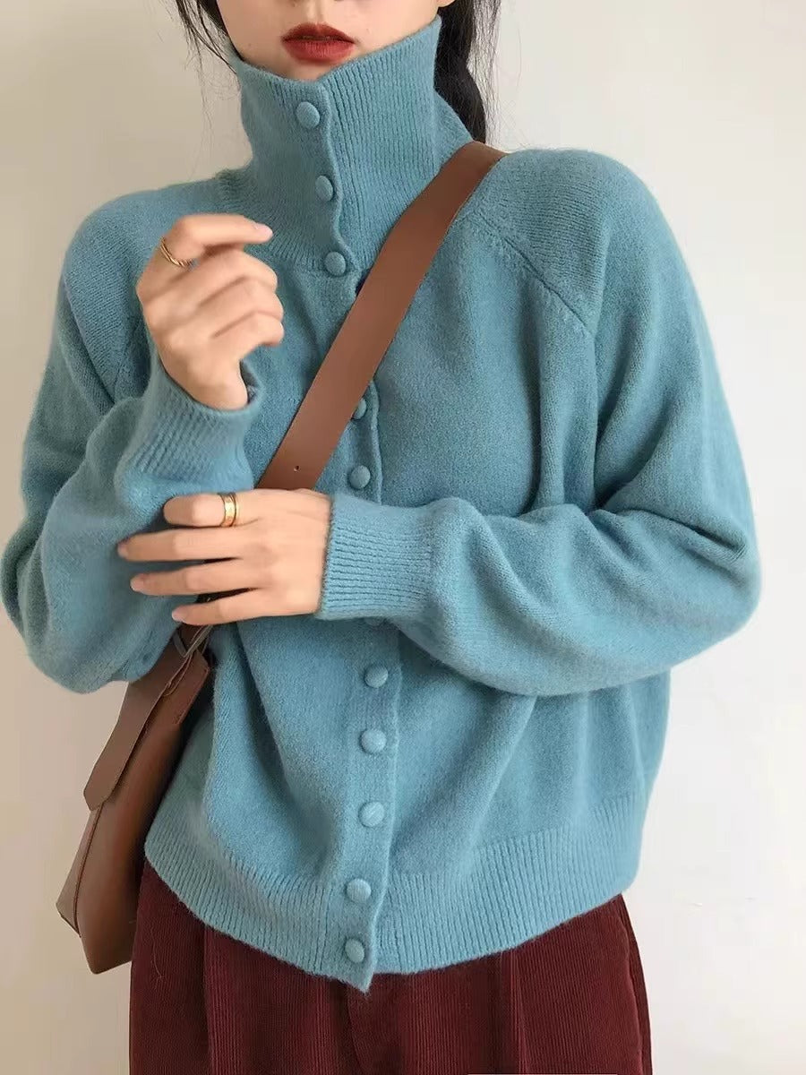 Damen Strickjacke mit hoch geschlossenem Kragen und dekorativen Knöpfen R&B