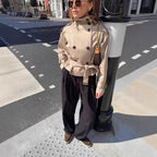 Damen modischer Trenchcoat mit innovativem Schnitt und praktischen Details R&B