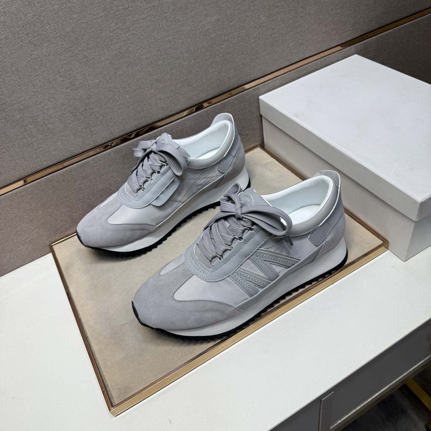 Damen Sneakers mit atmungsaktiver Oberflächenstruktur und rutschfester Sohle R&B