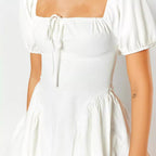 Damen sommerliches Minikleid mit Puffärmeln und tailliertem Design R&B