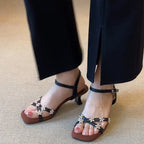Damen elegante Sandalen mit floralen Akzenten R&B