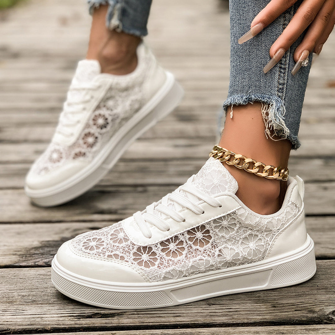 Damen Sneaker mit floralem Spitzen-Design und glänzender Oberflächenstruktur R&B