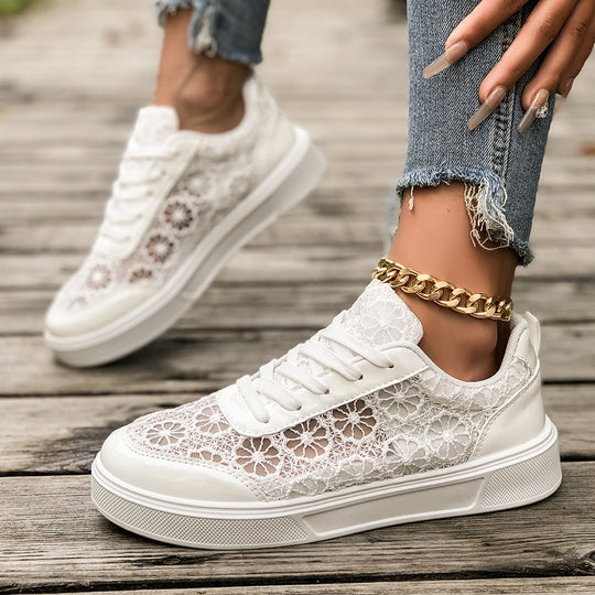 Damen Sneaker mit floralem Spitzen-Design und glänzender Oberflächenstruktur R&B