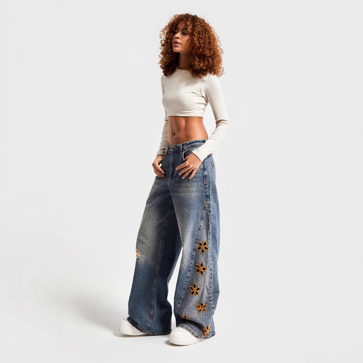 Damen Weite Jeans mit floraler Stickerei