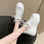 Damen Plateau Sneakers mit trendigem zweifarbigem Design und verstärkter Dämpfung