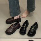 Damen Modische Leder-Slipper mit goldenen Akzenten
