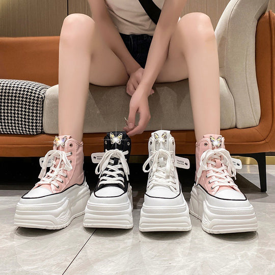 Damen nan Plateau-Sneaker mit hohem Schaft, Schnürung und Schmetterling-Brosche R&B