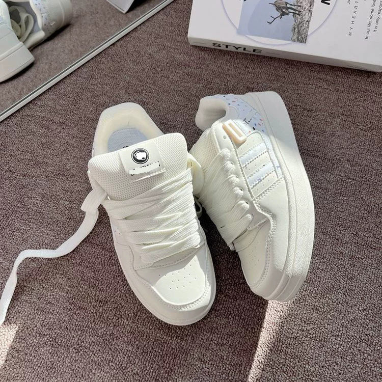 Damen Sneakers im modischen Retro-Stil mit strahlenden Akzenten R&B