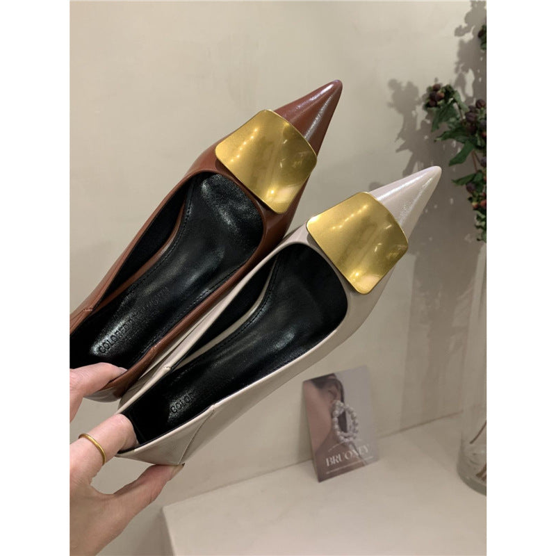 Damen spitze Pumps mit metallic-beschichtetem Akzent und disturbierter Absatzhöhe R&B
