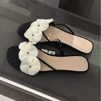 Damen elegante Zehentrenner mit floralen Details R&B