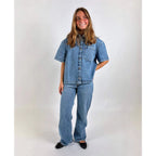Damen Oversized Denim-Hemd mit kurzen Ärmeln und aufgesetzten Taschen R&B