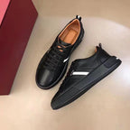 Herren Sneaker mit modischen Akzenten von R&B