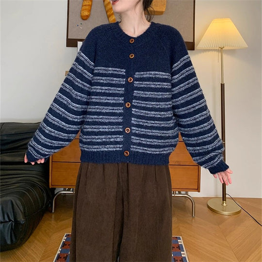 Damen Grobstrickjacke mit modernen Streifen und Knopfdetails R&B
