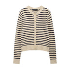 Damen Strickjacke mit feinem Streifenmuster und eleganten Knopfdetails R&B