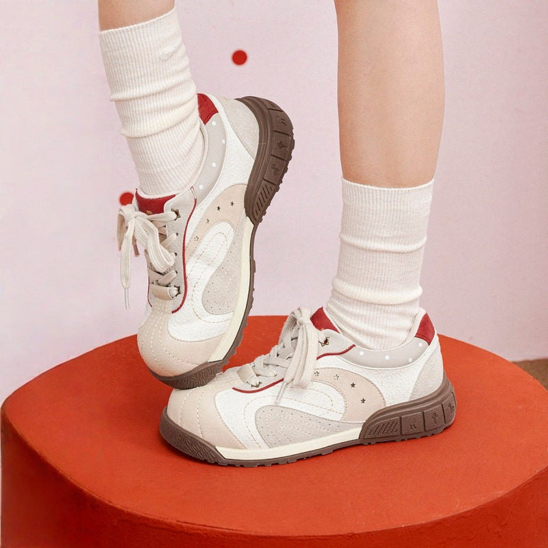 Damen sportliche Sneakers mit atmungsaktiver Oberflächenstruktur und stabiler Sohle R&B