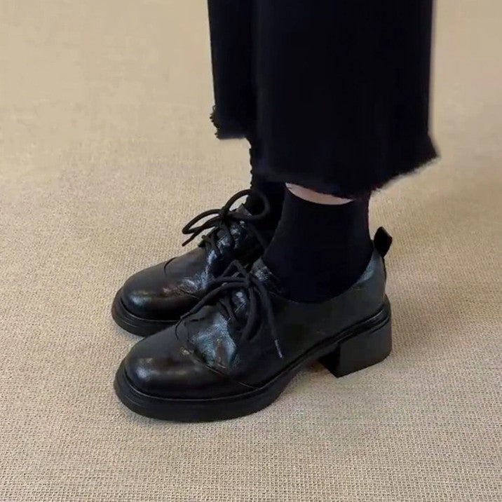 Damen Elegante Schnürschuhe mit modernem Blockabsatz und glänzender Oberfläche