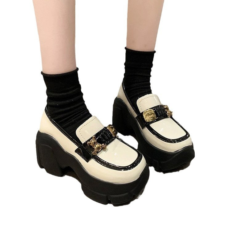 Damen Plateauschuhe mit glänzendem Obermaterial und modischen Applikationen R&B