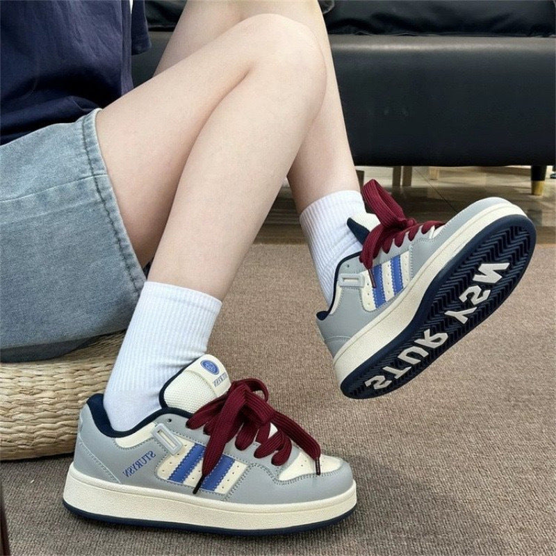 Damen modische Sneakers mit dicker, gepolsterter Sohle und elastischen Schnürsenkeln