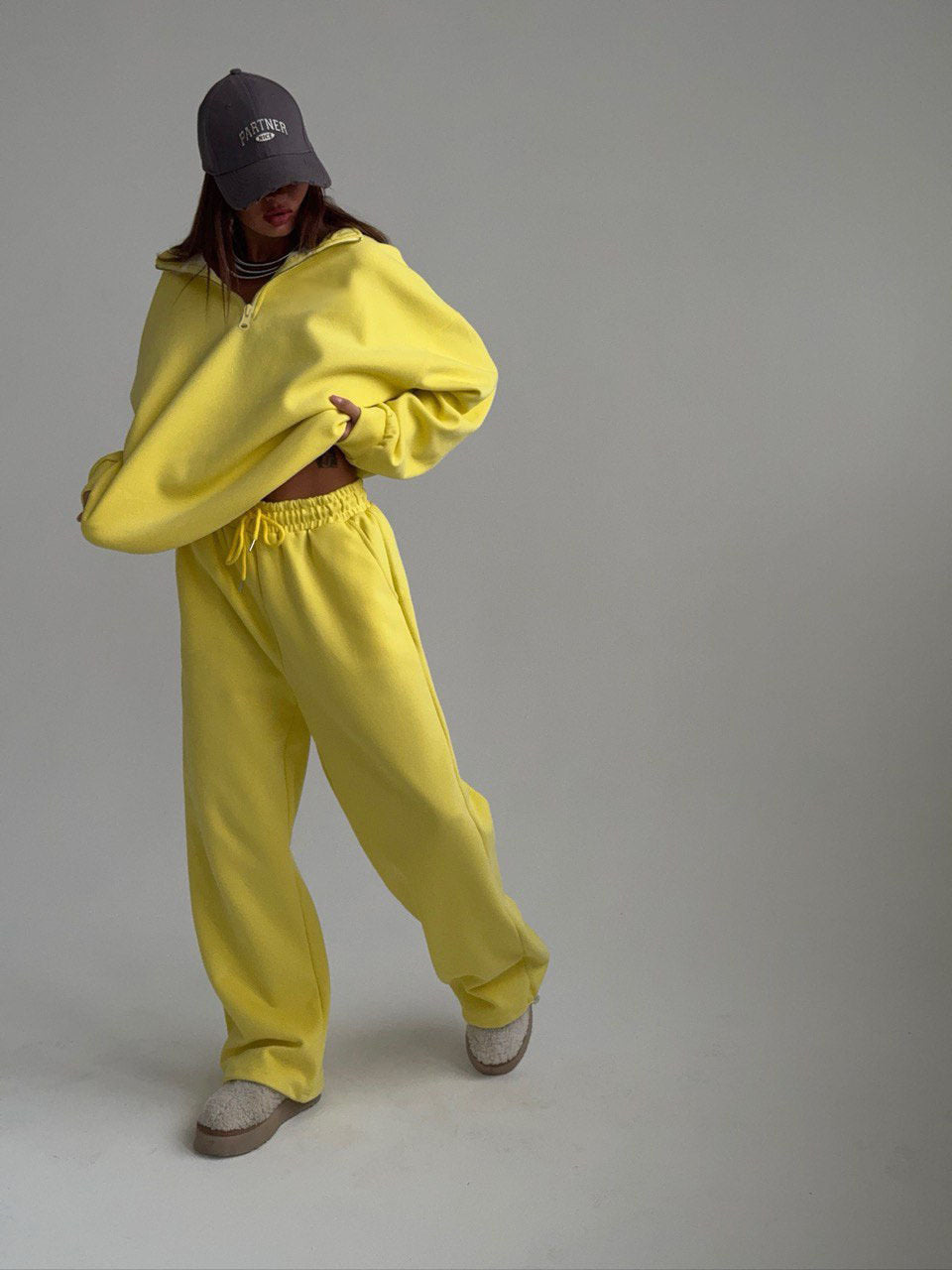 Damen gemütliches Fleece-Loungewear-Set mit Stehkragen und Reißverschluss R&B