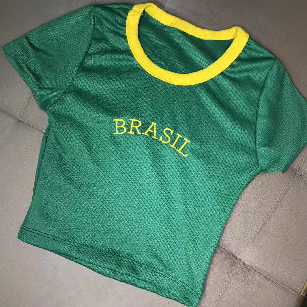 Damen Crop T-Shirt mit Brasil Schriftzug und bunten Akzenten R&B