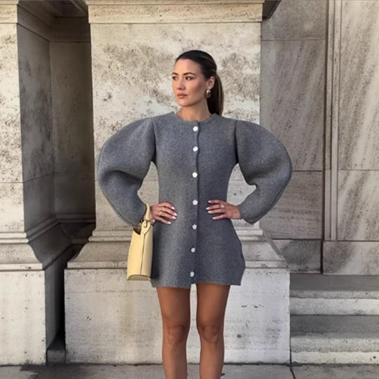 Damen Strickkleid mit voluminösen Ärmeln und eleganten Knopfdetails R&B