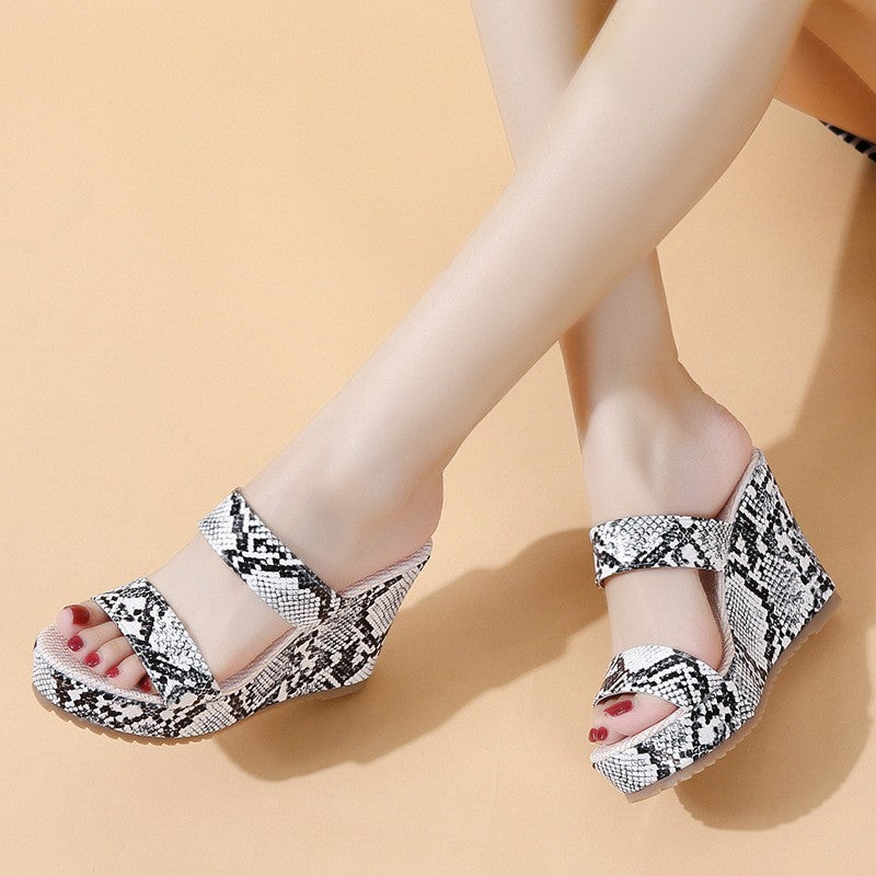 Damen Wedge-Sandalen mit schickem Schlangenleder-Design und gepolsterter Sohle R&B