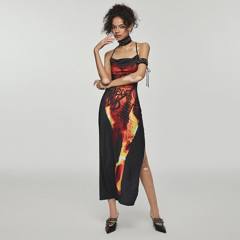 Damen Maxikleid mit aufregendem grafischen Feuerdesign und hohem Schlitz R&B