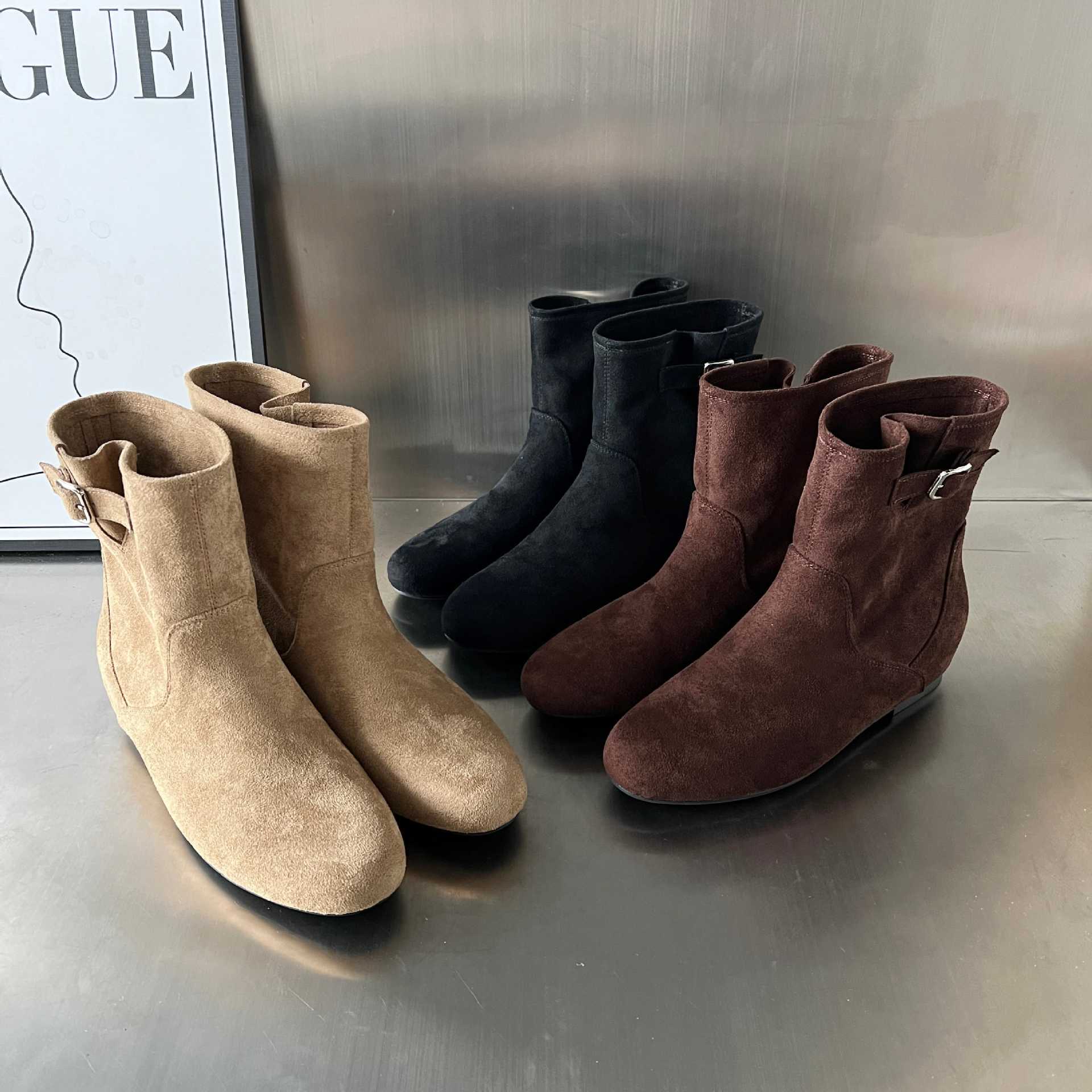 Damen elegante Stiefeletten aus weichem Wildleder mit modischem Schnallenverschluss R&B