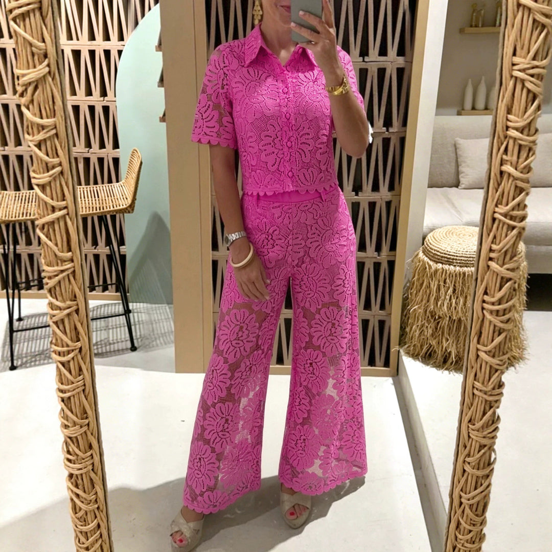 Damen nan elegante Spitzenkombination mit kurzärmeliger Hemdbluse, Muschelsaum und taillierter Palazzohose mit Bindegürtel R&B