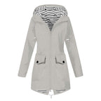 Damen Outdoor-Jacke mit verstellbarem Kapuzenkragen und dekorativen Taschen R&B