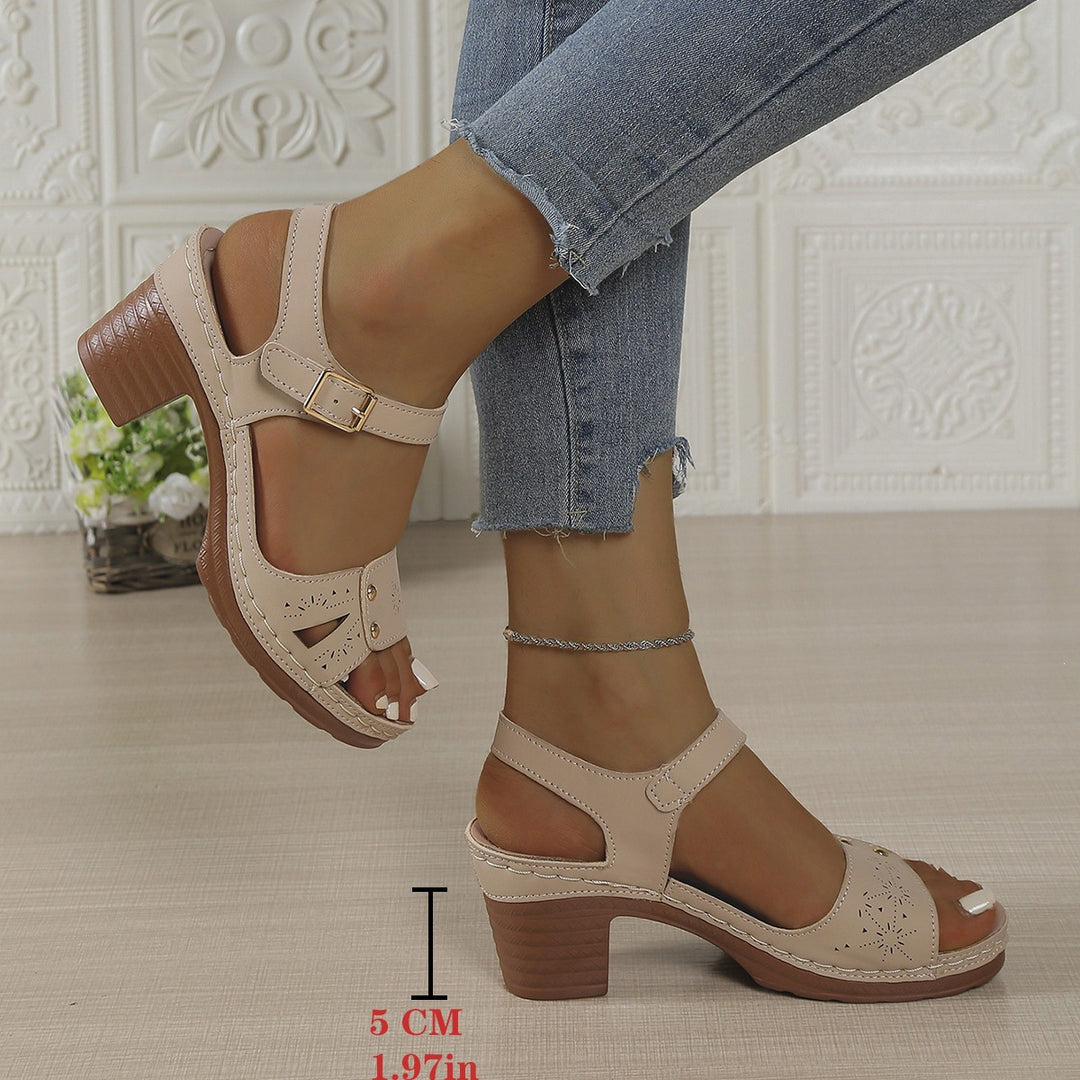 Damen Absatzsandalen mit modischem Riemen und dekorativen Akzenten R&B