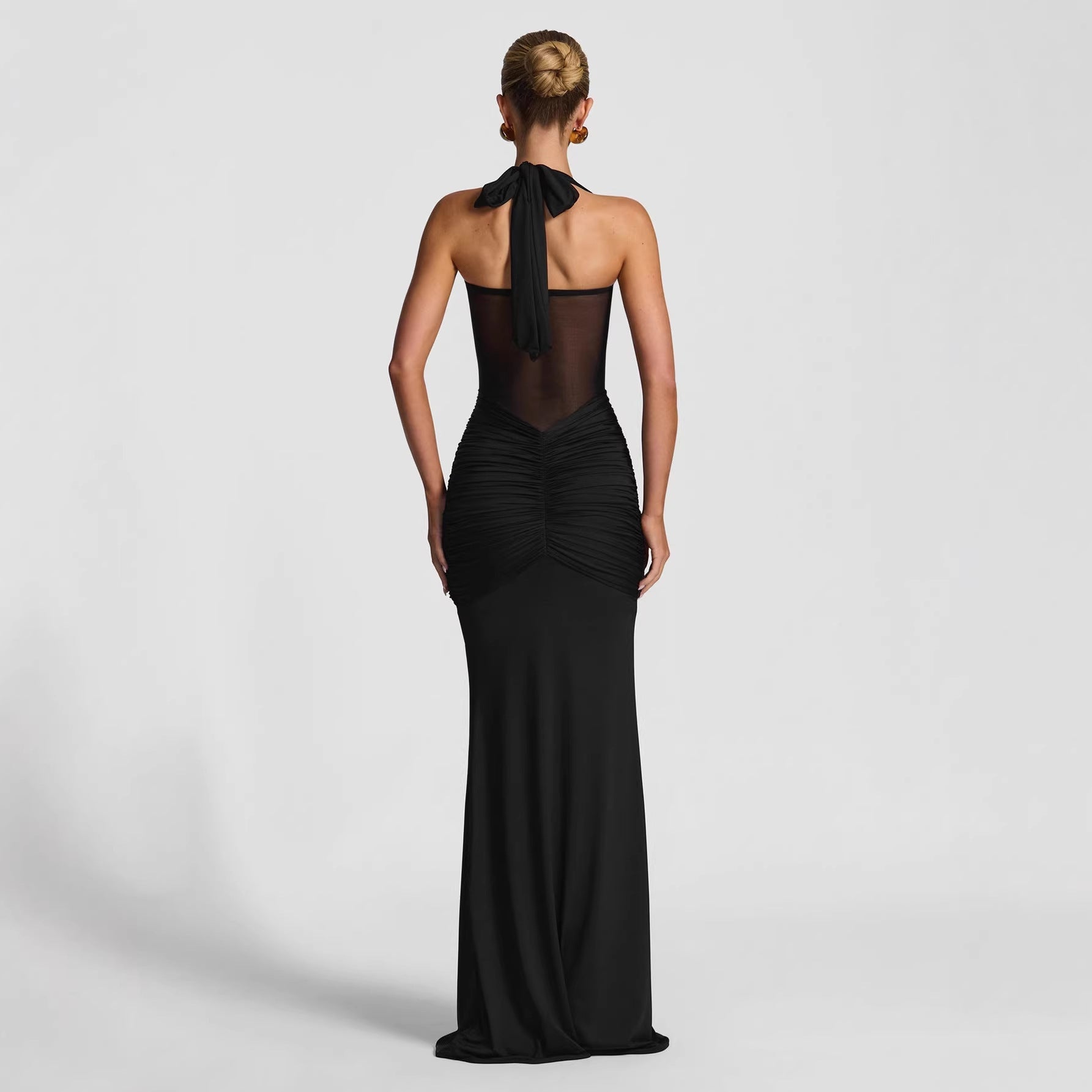 Damen Elegantes Abendkleid mit figurbetontem Schnitt und raffinierten Drapierungen R&B