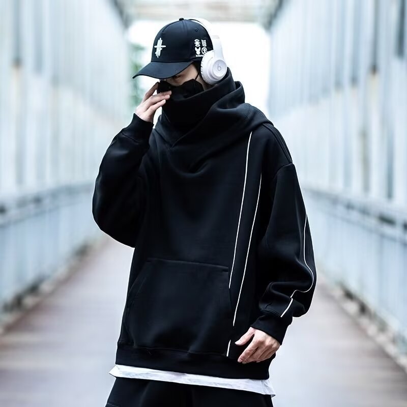 Herren futuristischer Hoodie mit hohem Kragen und praktischen Taschen