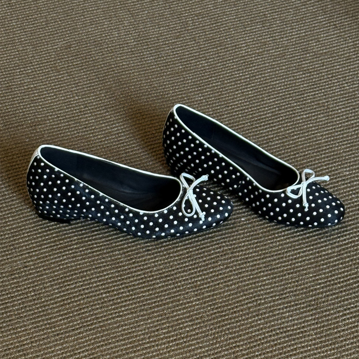 Damen Ballerinas mit modischem Punktedesign und bequemer Passform R&B